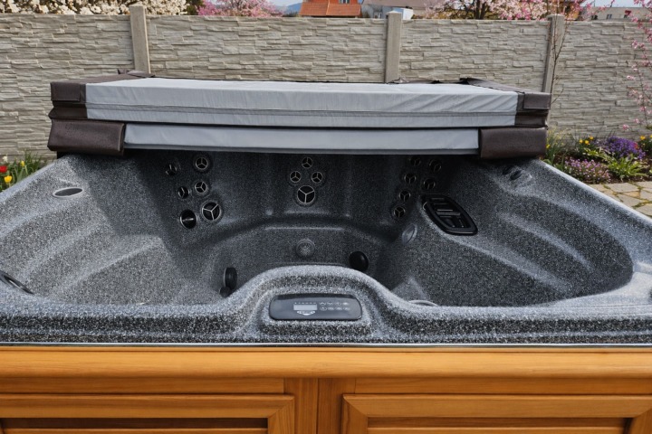 vířivka as yukon ivaň 01